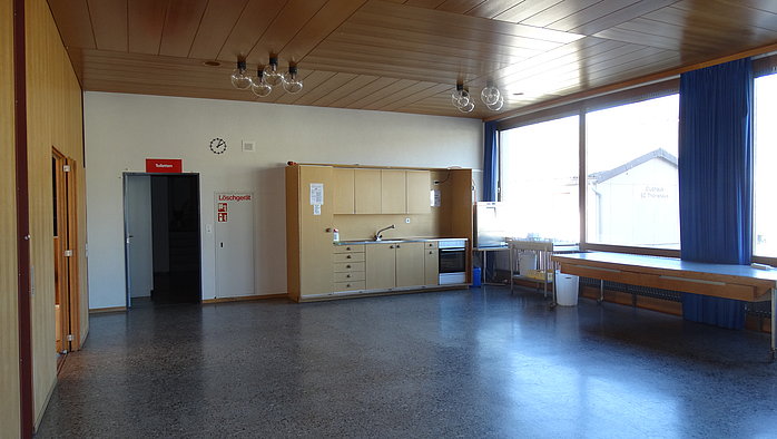 Schulhaus Stucki, Thörishaus; Aula mit Vorraum, Bild 3 / 4