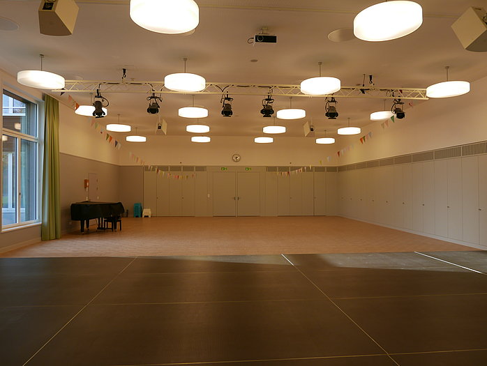 Singsaal Schulhaus Chrüzacher, Bild 2 / 2