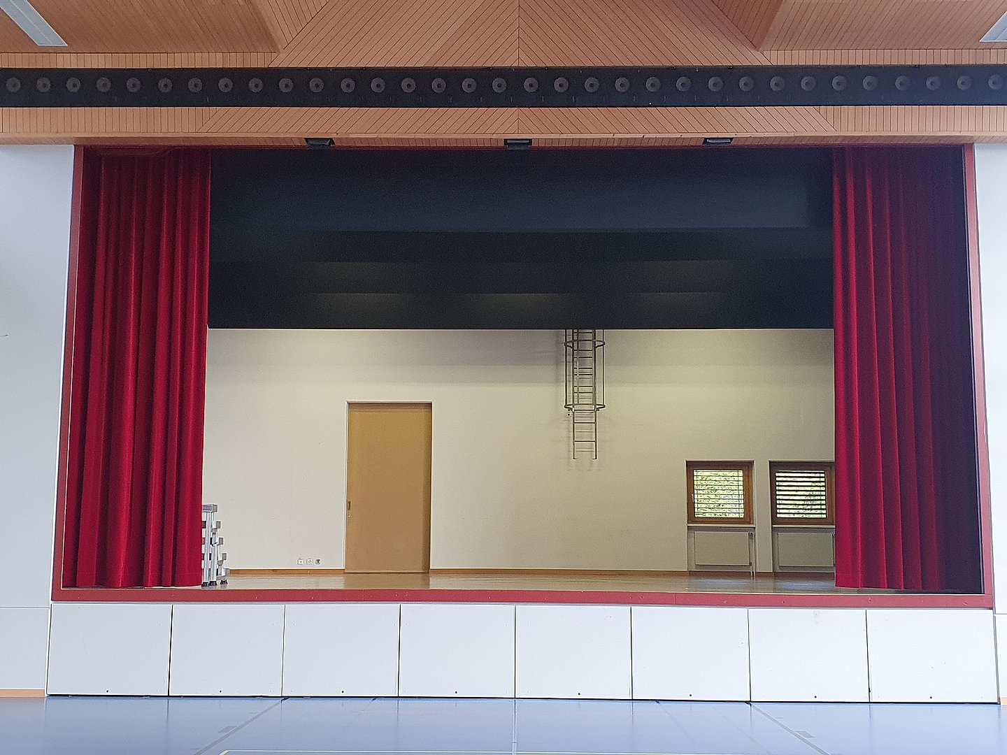Mehrzweckhalle (MZH): Bühne