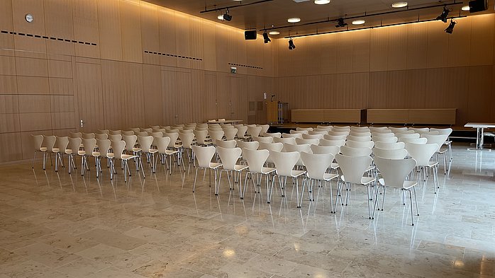 Gemeindezentrum (GdZ): Gemeindesaal, Bild 3 / 6