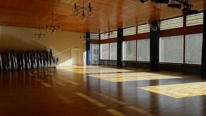Schulhaus Stucki, Thörishaus; Aula mit Vorraum, Bild 2 / 4