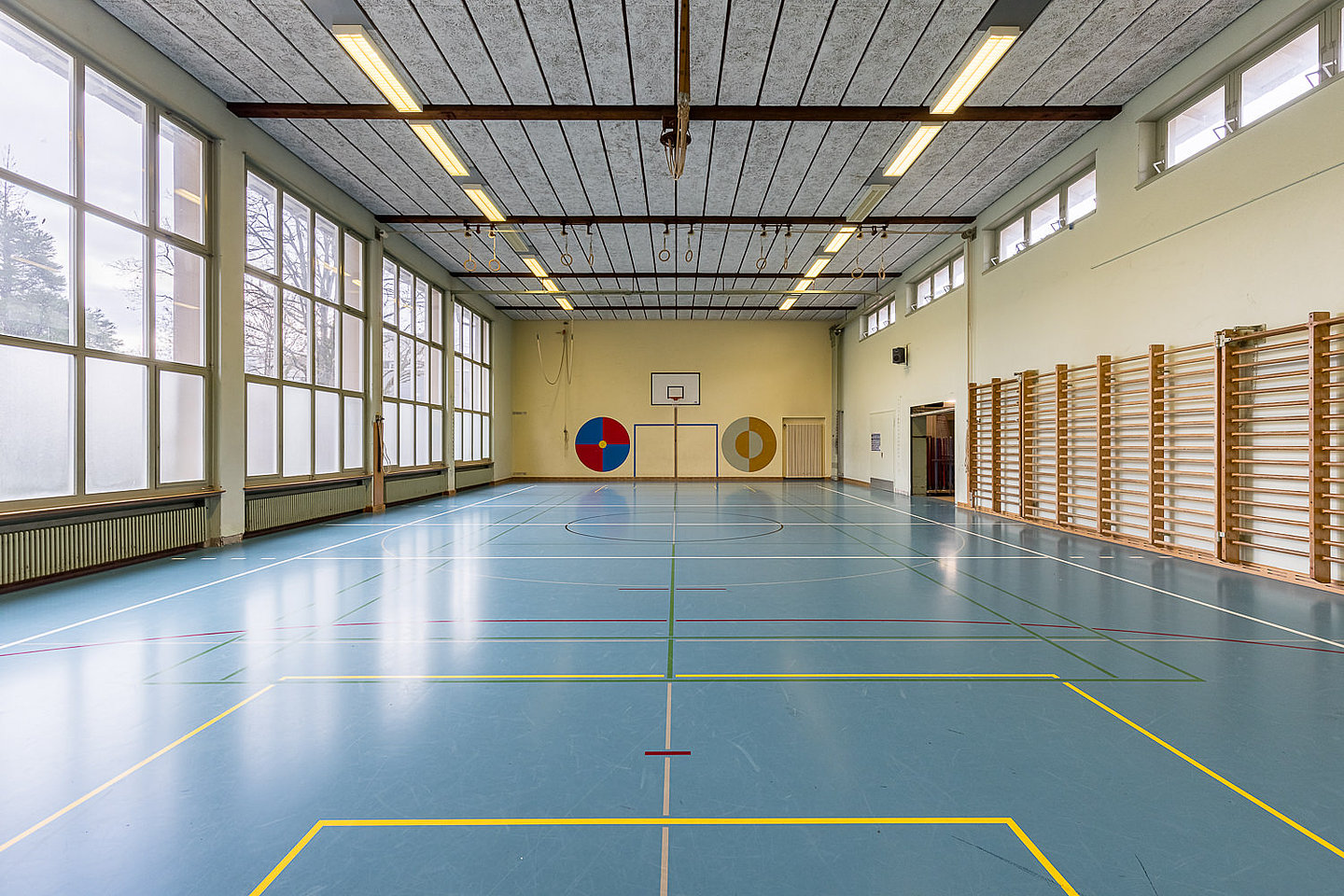 Schulanlage Neufeld - Turnhalle oben