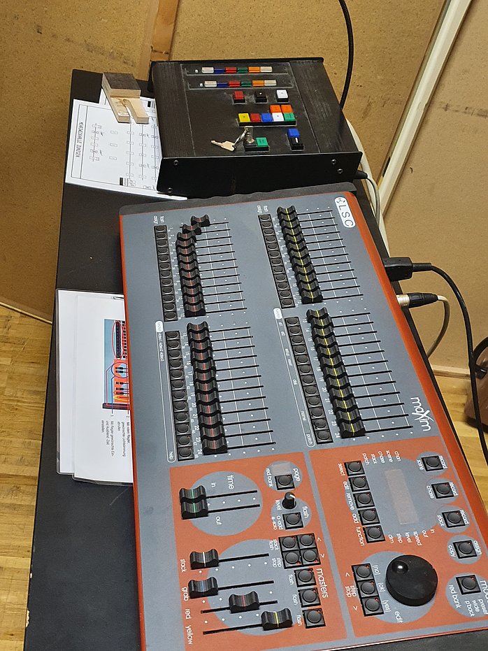 Mehrzweckhalle (MZH): Bühne, Bild 7 / 9