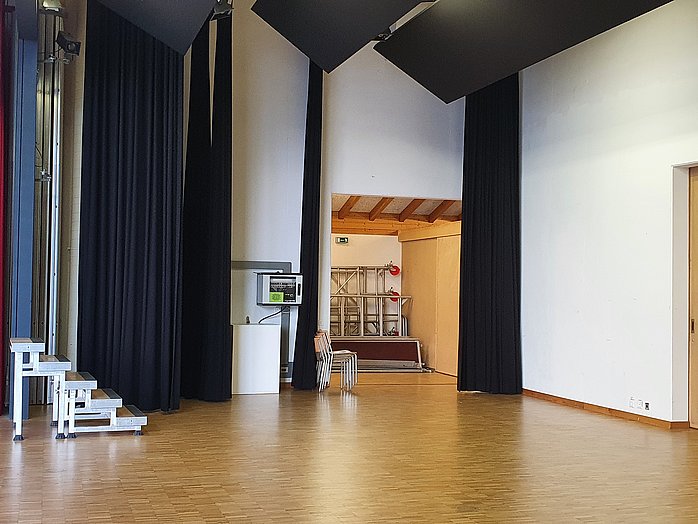 Mehrzweckhalle (MZH): Bühne, Bild 3 / 9