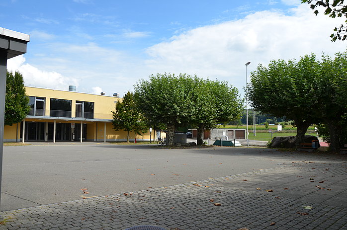 Schulhausplatz, Bild 1 / 2